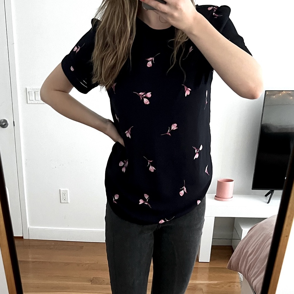 !!! Light floral shirt. Ann Taylor. Size S